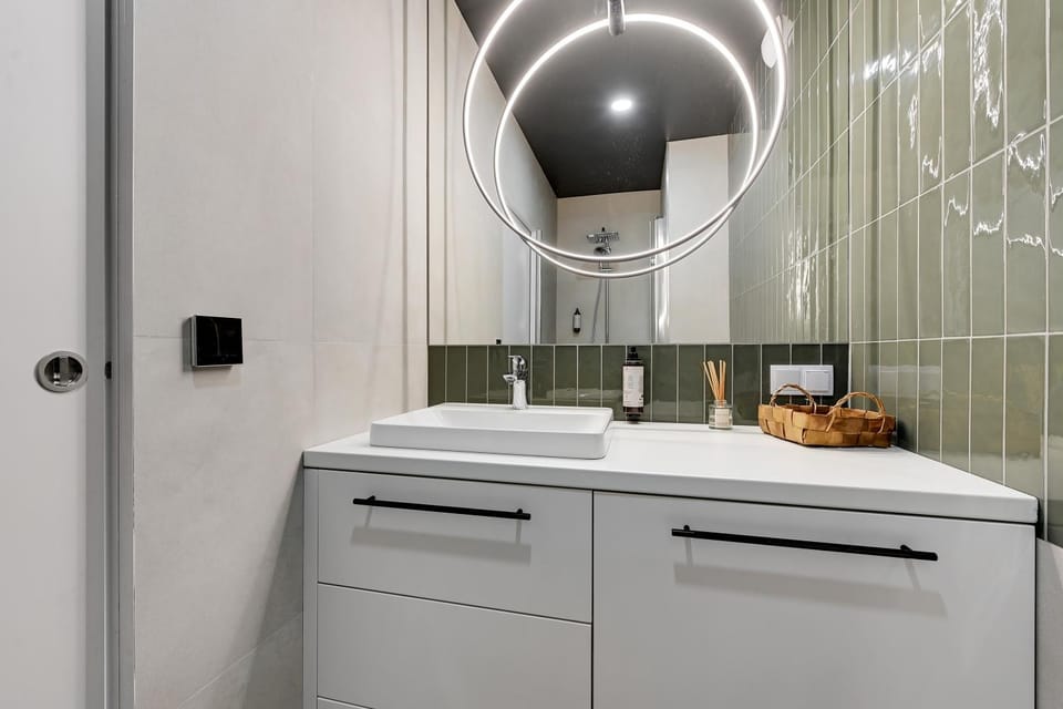 Shower, Toilet, Bathroom, Photo of the whole room, Decorative detail, Area and facilities