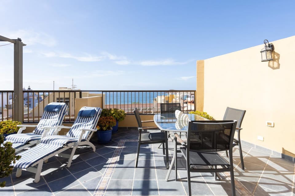Patio, Balcony/Terrace, Seating area, Dining area, Sea view, sunbed