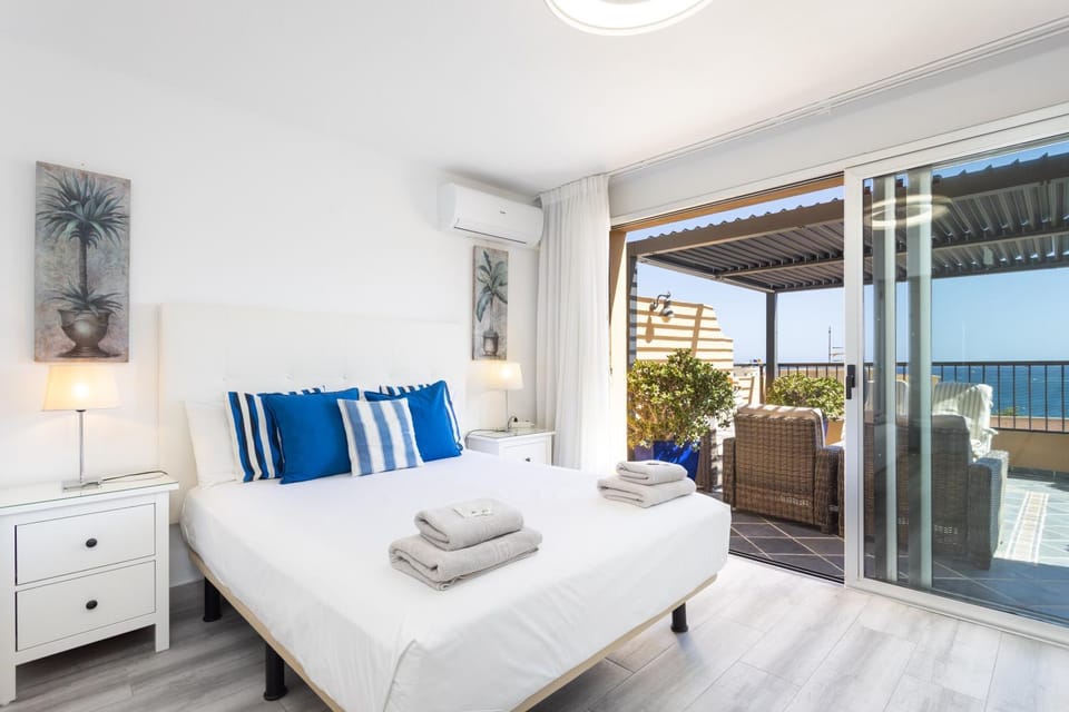 Bed, View (from property/room), Balcony/Terrace, Photo of the whole room, Bedroom, towels