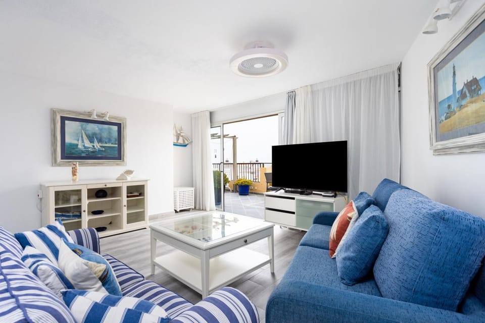 TV and multimedia, Living room, Seating area, fireplace