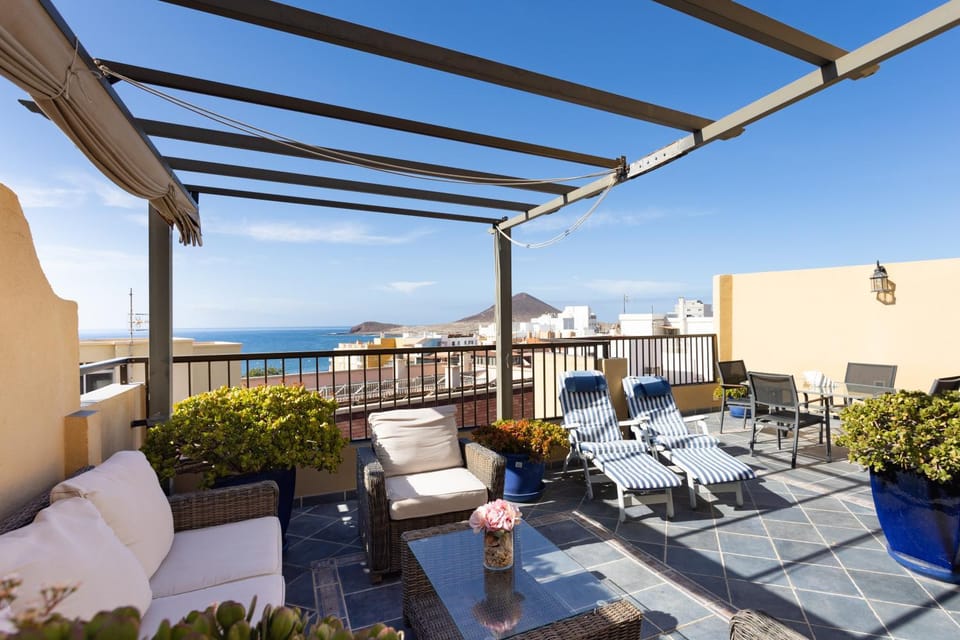 Patio, View (from property/room), Balcony/Terrace, Seating area, Dining area, Sea view, sunbed