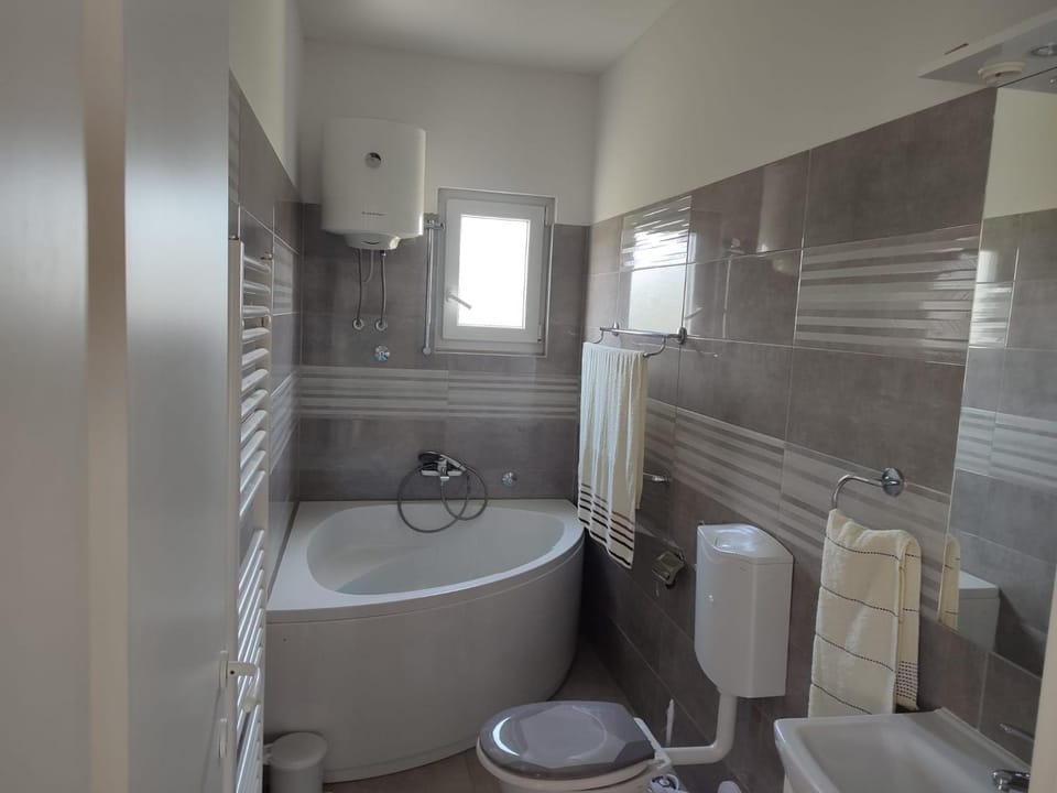 Shower, Toilet, Bathroom, Bath