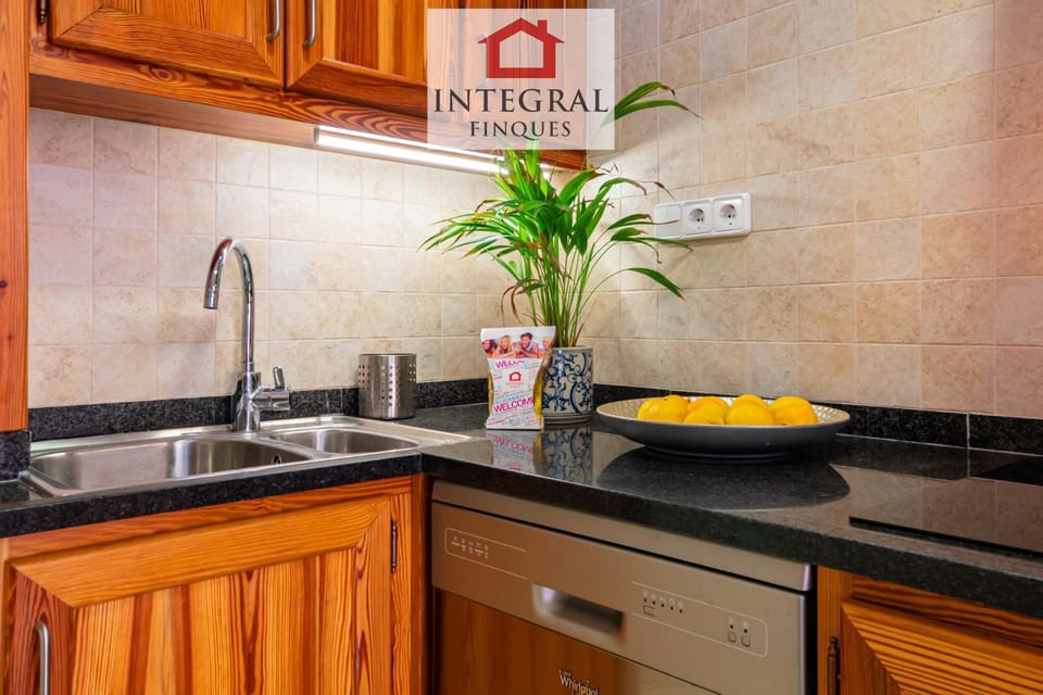 Kitchen or kitchenette, Food and drinks, Food, stove, stove, kitchen