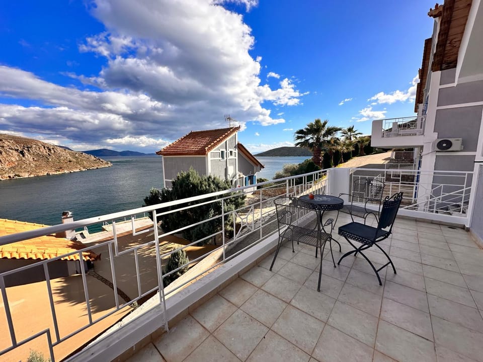 ΟΙ ΝΥΜΦΕΣ ΤΟΥ ΓΑΛΑΞΙΔΙΟΥ Villa in Peloponnese, Western Greece and the Ionian