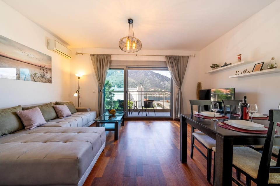 Ladybug Apartment in Dobrota