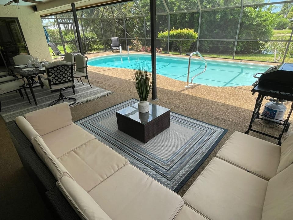 Pool home with a new sparkling pool, close to beach, lovely lake view House in East Naples