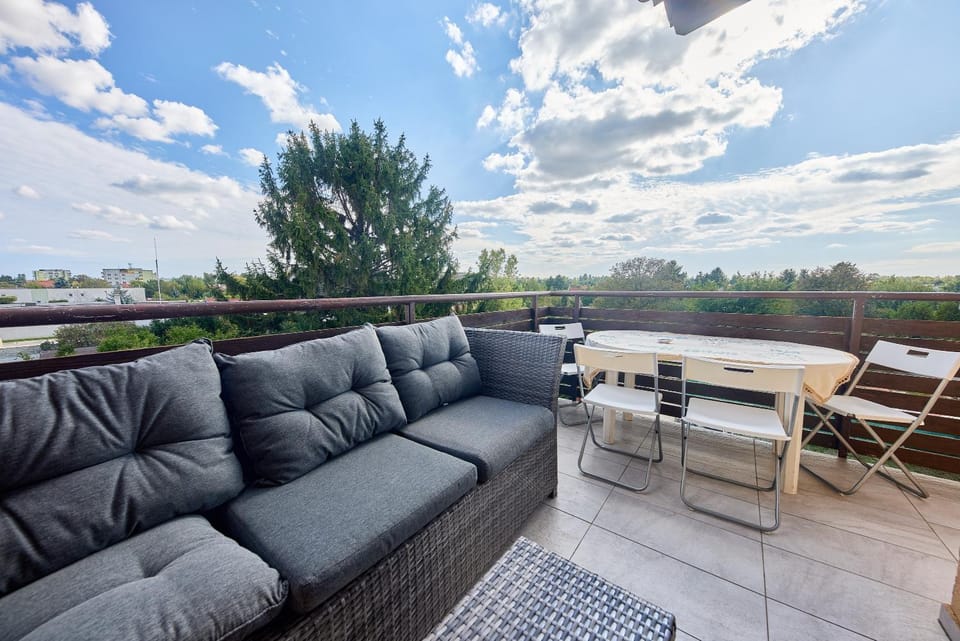 View (from property/room), Balcony/Terrace, Seating area
