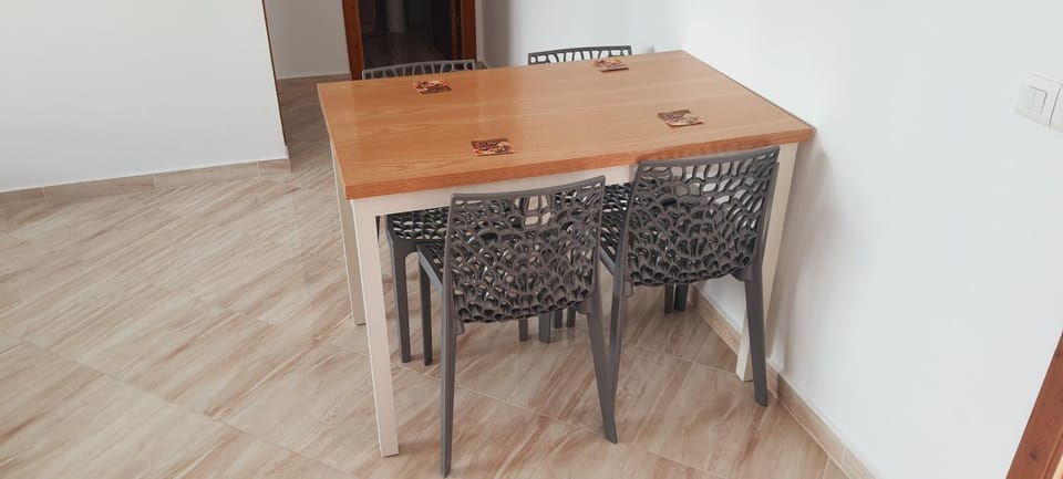 Dining area, hair dresser