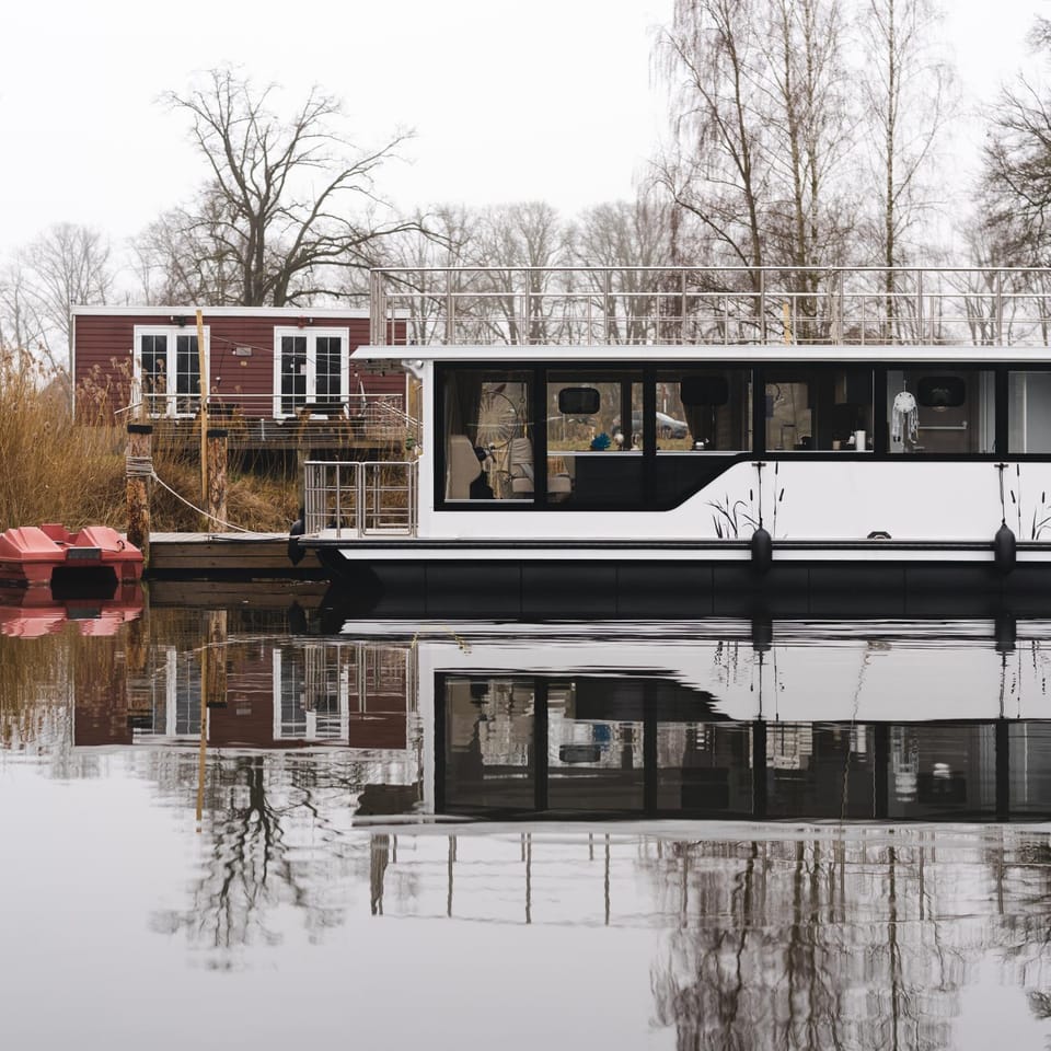 Deine schwimmende Auszeit auf dem Wasser -Festlieger Hausboot Tobago Docked boat in Mecklenburg-Vorpommern, Germany
