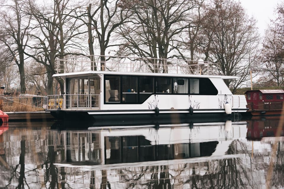 Deine schwimmende Auszeit auf dem Wasser -Festlieger Hausboot Tobago Docked boat in Mecklenburg-Vorpommern, Germany