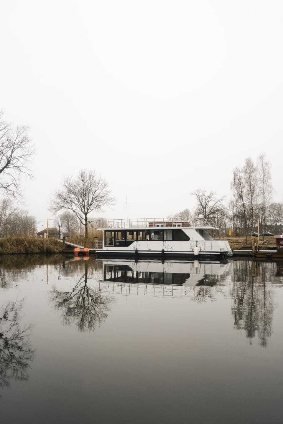 Deine schwimmende Auszeit auf dem Wasser -Festlieger Hausboot Tobago Docked boat in Mecklenburg-Vorpommern, Germany
