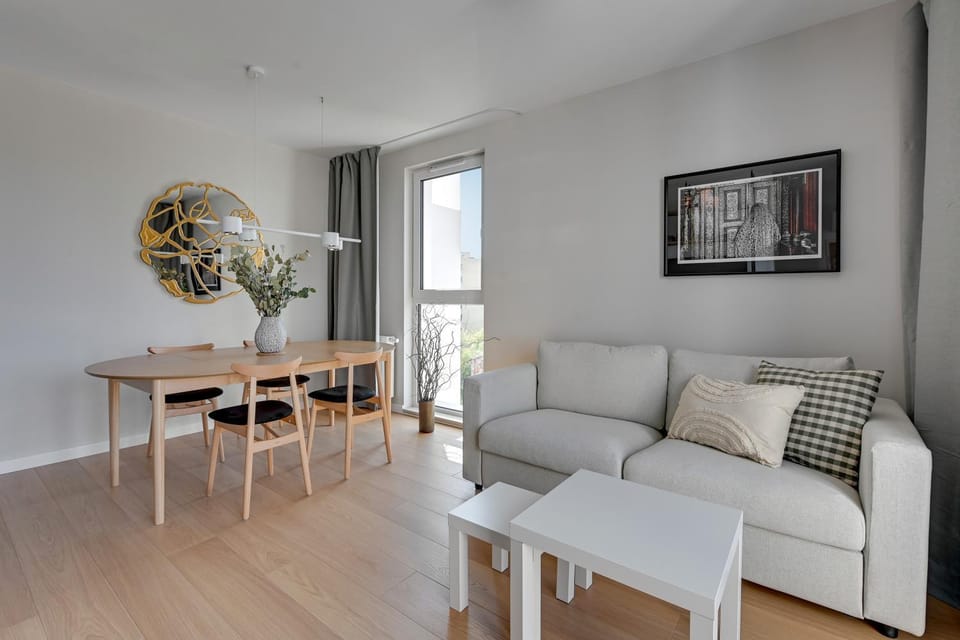 Living room, Photo of the whole room, Decorative detail, Seating area, Dining area, Area and facilities