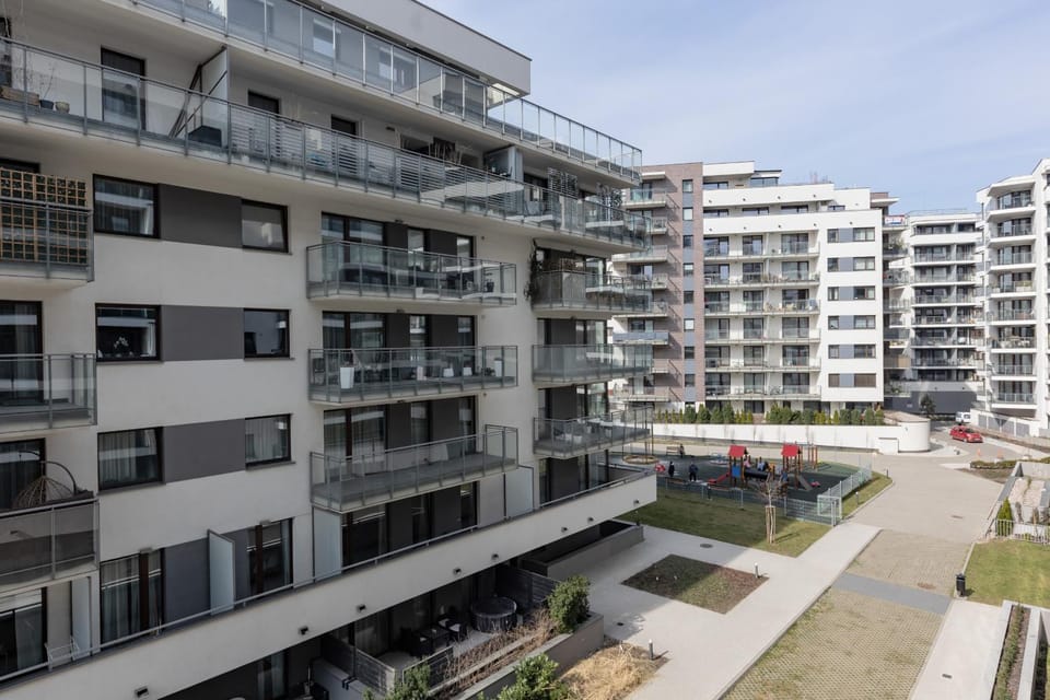 Property building, Neighbourhood, Balcony/Terrace