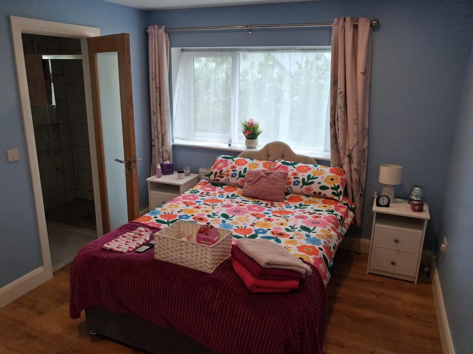 Bedroom, towels