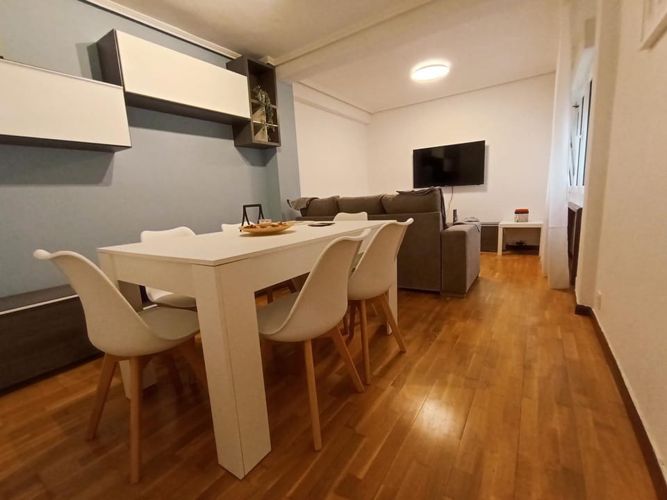 Apartamento Tito Oviedo 621A by R2R Consulting Apartment in Oviedo