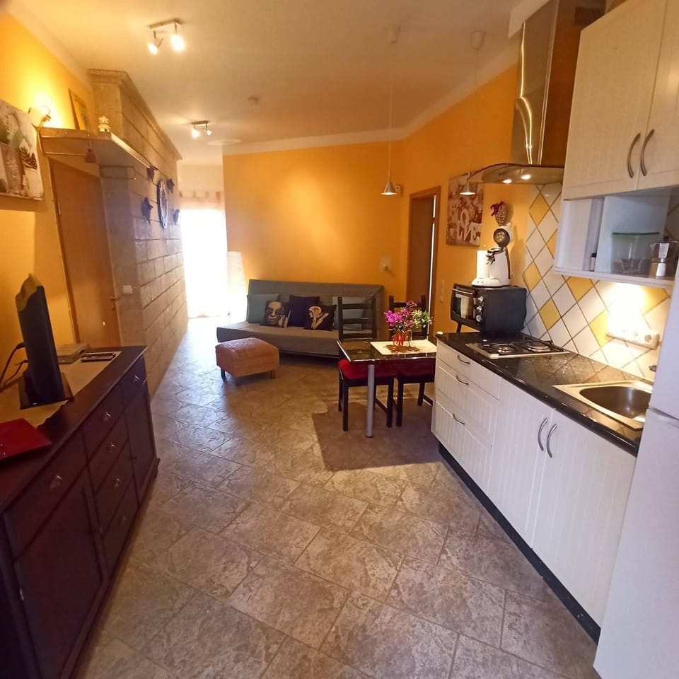 Kitchen or kitchenette, Living room, kitchen