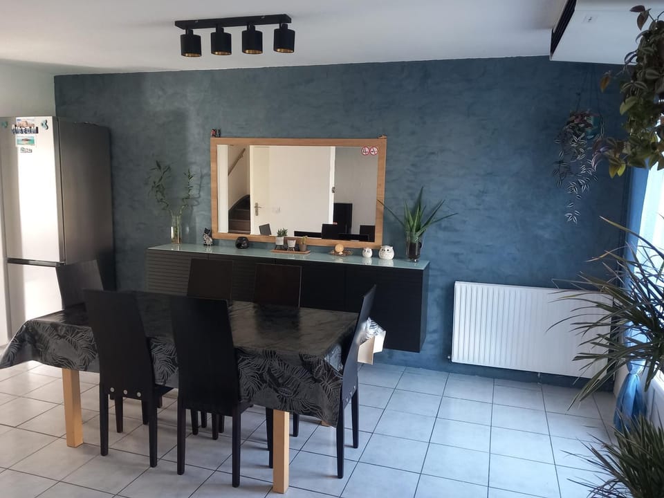 Living room, Dining area