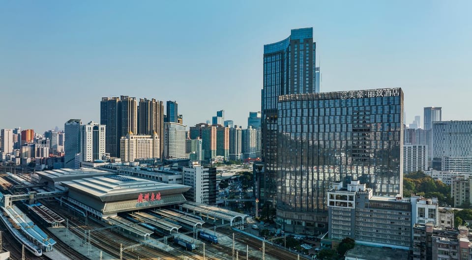 Property building, Day, City view, Location