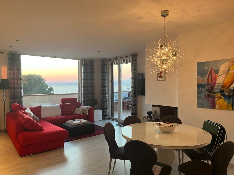 Favola Bella The panoramic penthouse Apartment in Lake Garda