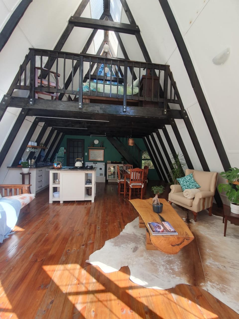 Property building, Kitchen or kitchenette, Dining area