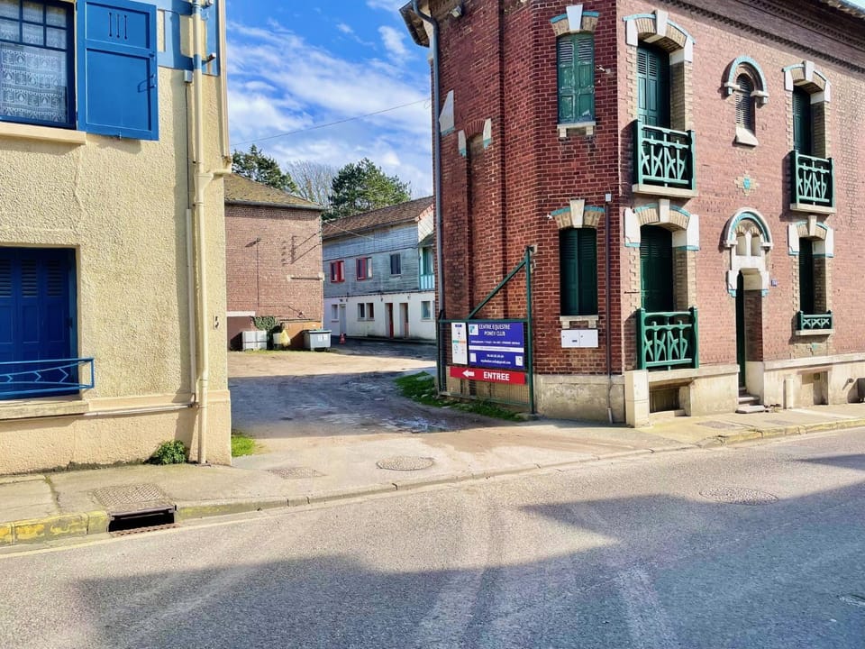 Facade/entrance