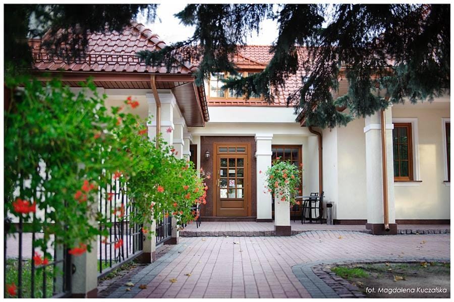Restauracja Ambrozja i Pokoje gościnne Hotel in Masovian Voivodeship
