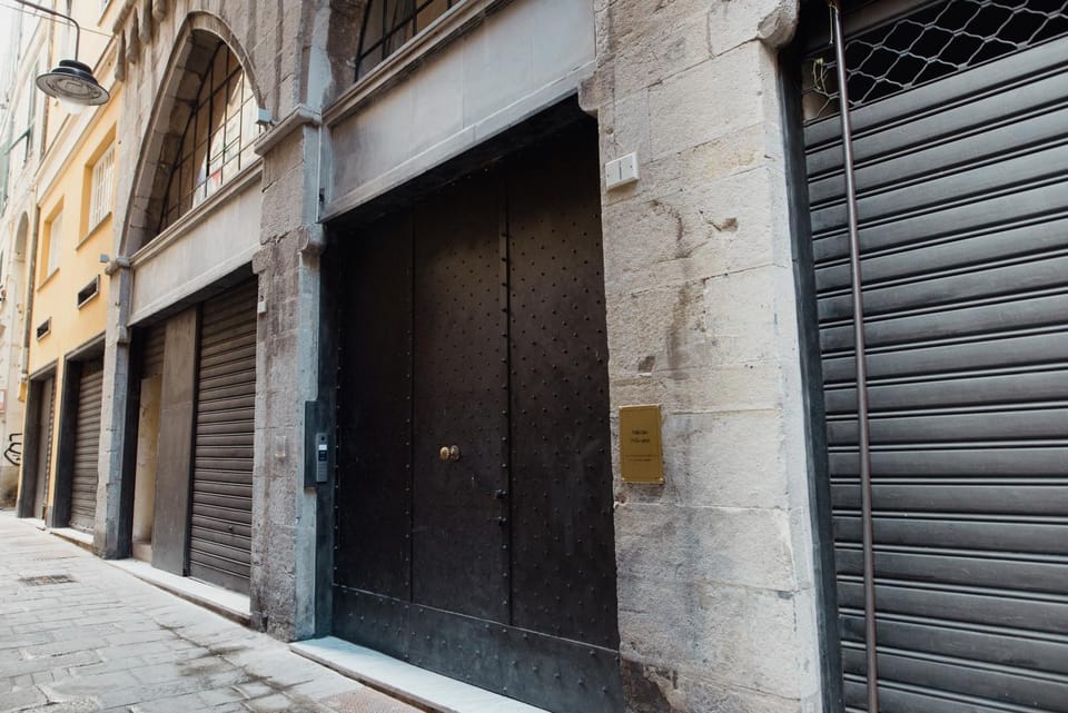 Property building, Facade/entrance, Day