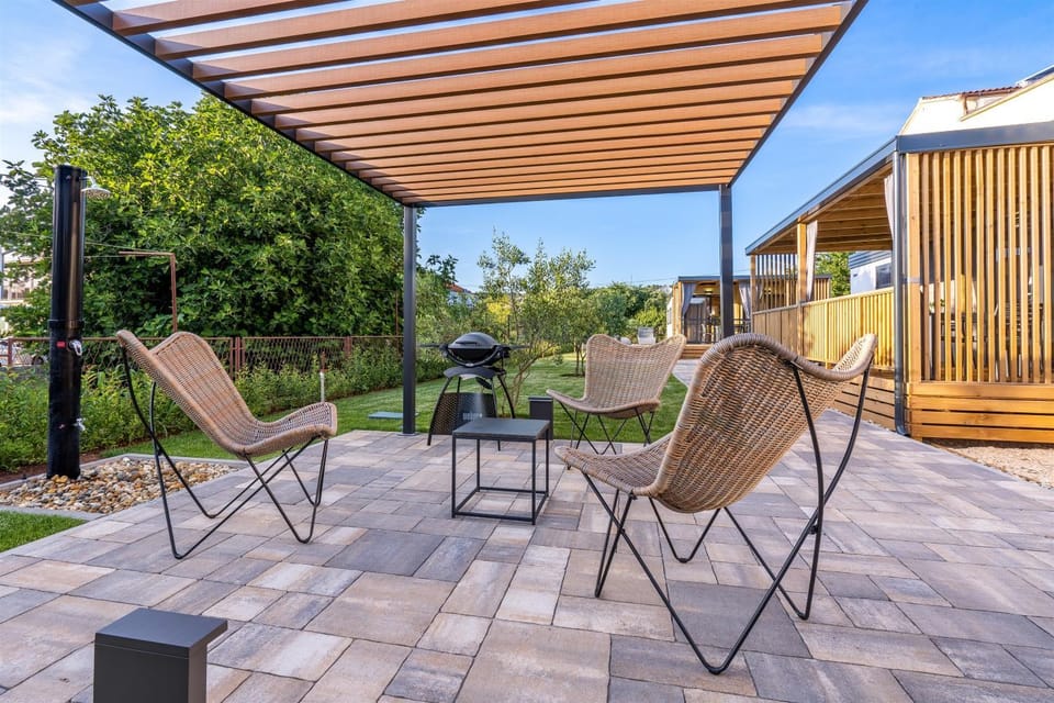 Patio, Spring, Day, BBQ facilities, Garden, Garden, View (from property/room), Garden view, sunbed