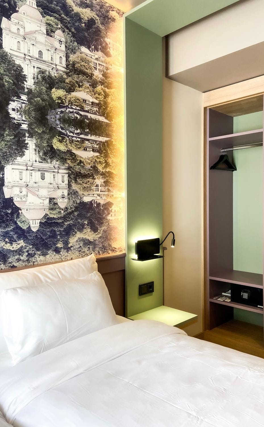 Bed, Photo of the whole room, Bedroom, wardrobe