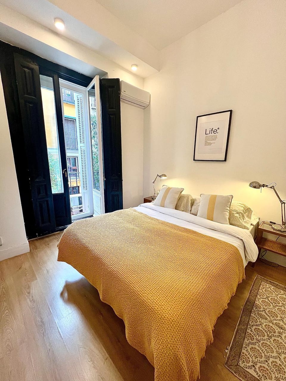 Bed, Photo of the whole room, Bedroom