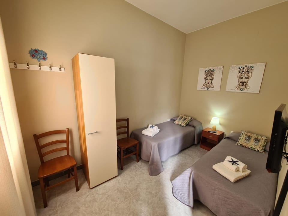 Bed, TV and multimedia, Bedroom, microwave, air conditioner