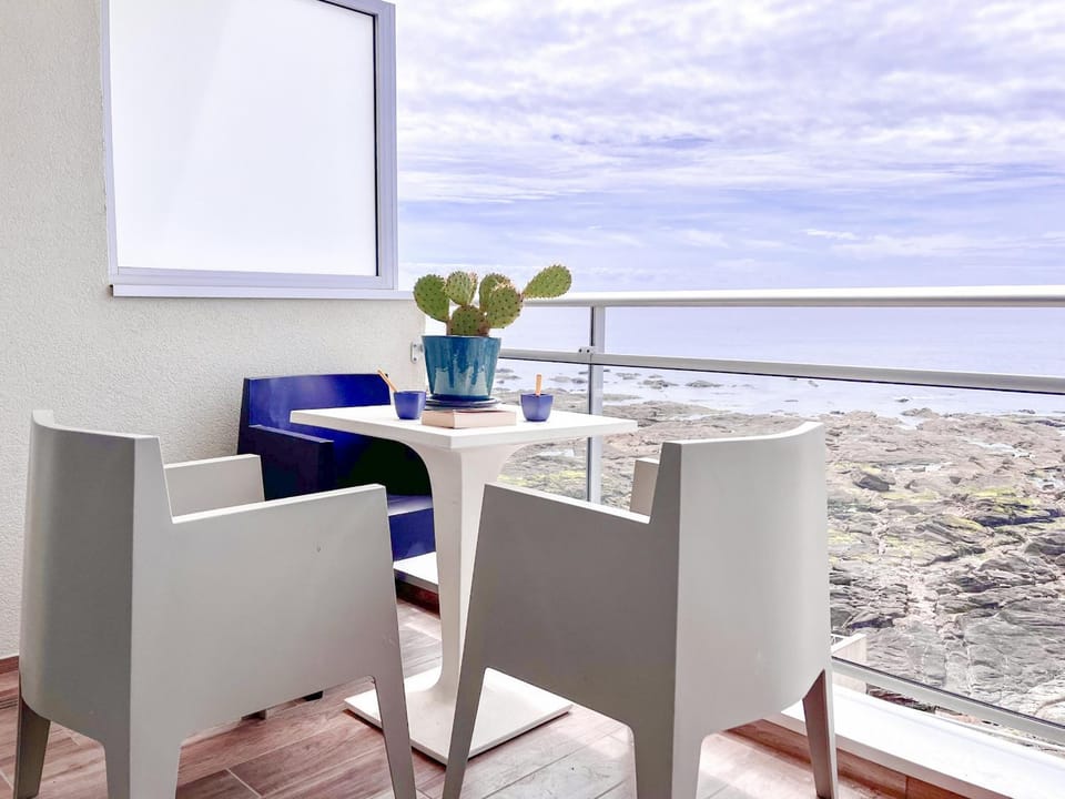 Appartement les pieds dans leau accès direct sur la côte sauvage - 2 pers Apartment in Les Sables-d'Olonne