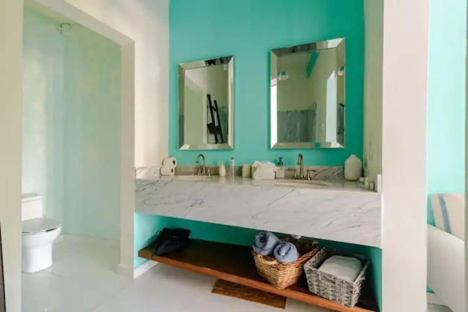 Bed, Bathroom, Photo of the whole room, Bedroom, towels