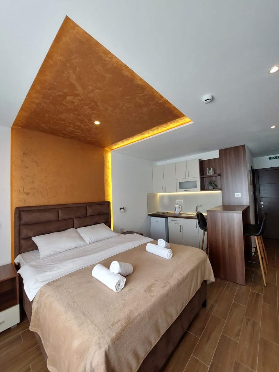 Bed, Kitchen or kitchenette, Photo of the whole room, Bedroom, towels, wardrobe