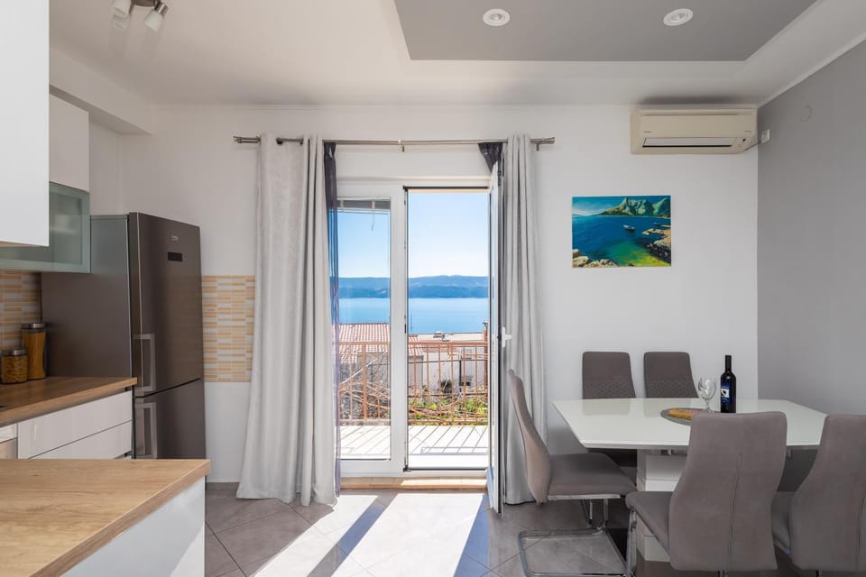 Dining area, air conditioner