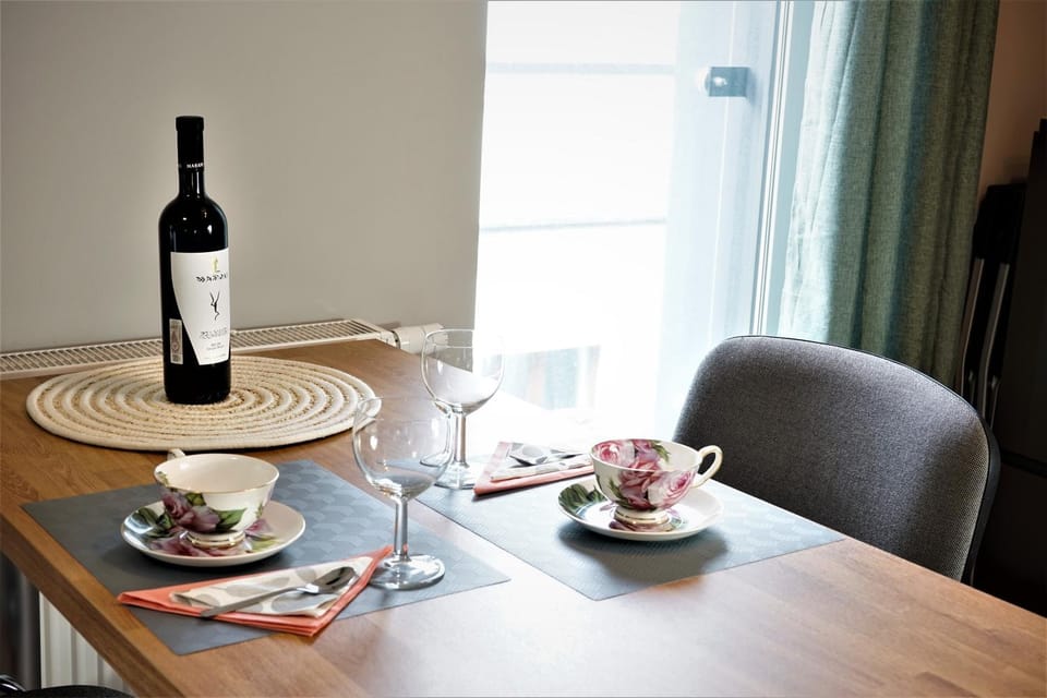 Food and drinks, Dining area, Food