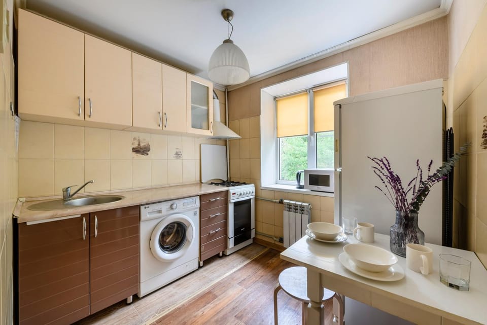 Kitchen or kitchenette, Dining area, oven, stove