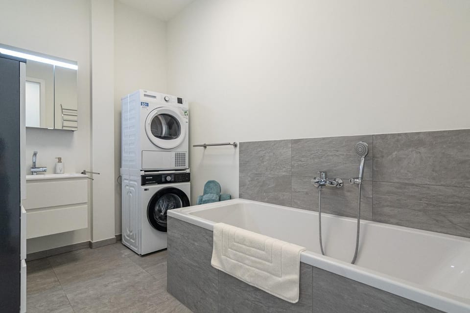 Bathroom, Bath, washing machine, dryer