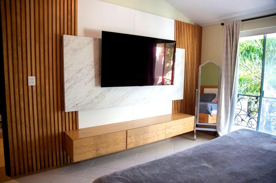 Bed, TV and multimedia