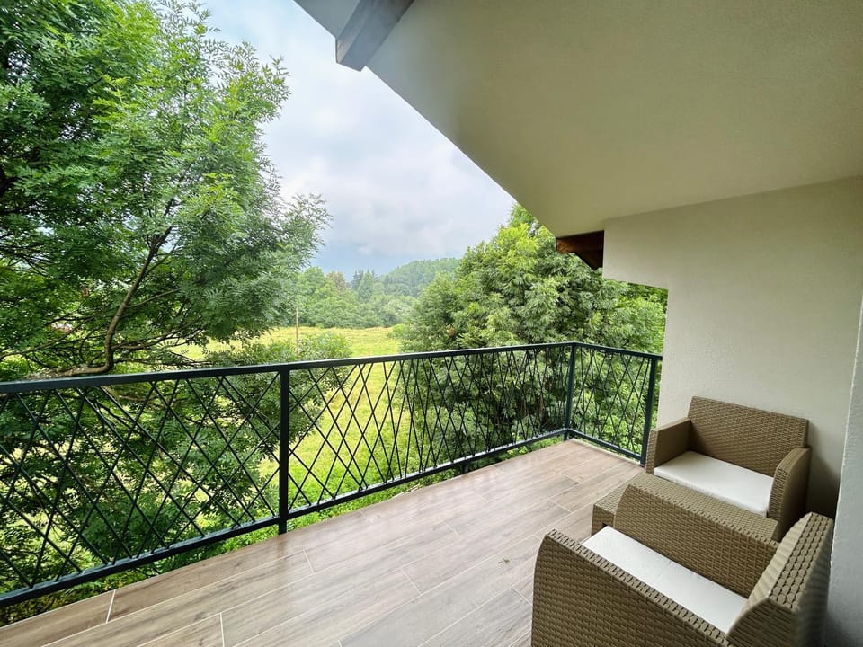 Day, Natural landscape, View (from property/room), Balcony/Terrace, Seating area, Garden view
