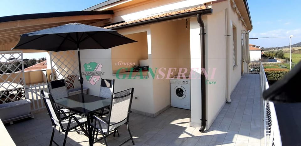 Property building, Patio, Day, Balcony/Terrace, Dining area, washing machine