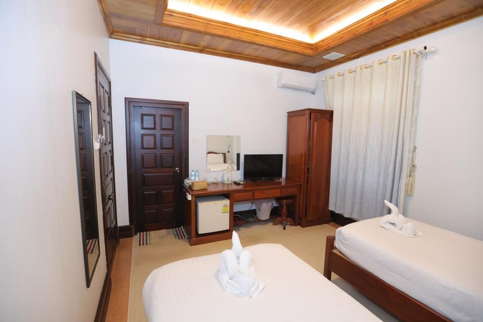 TV and multimedia, Photo of the whole room, Bedroom, hair dresser, wardrobe