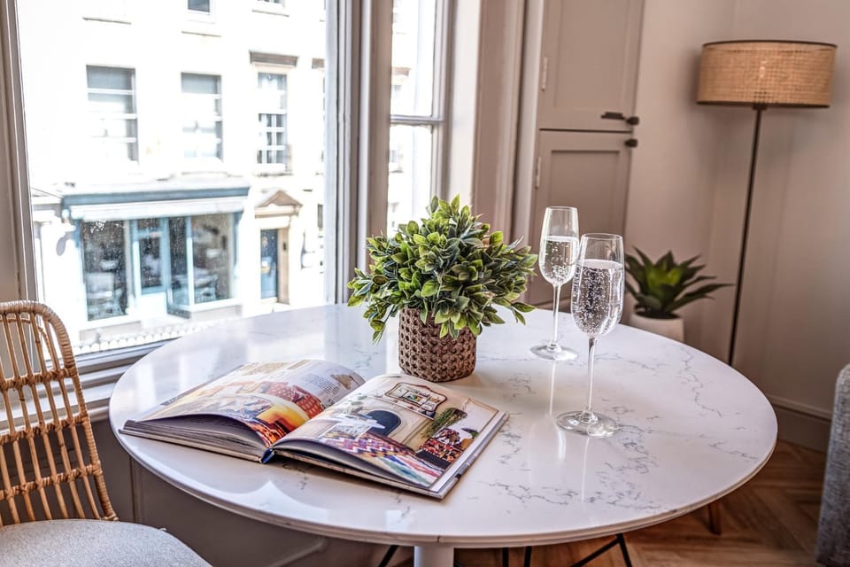 Dining area, City view