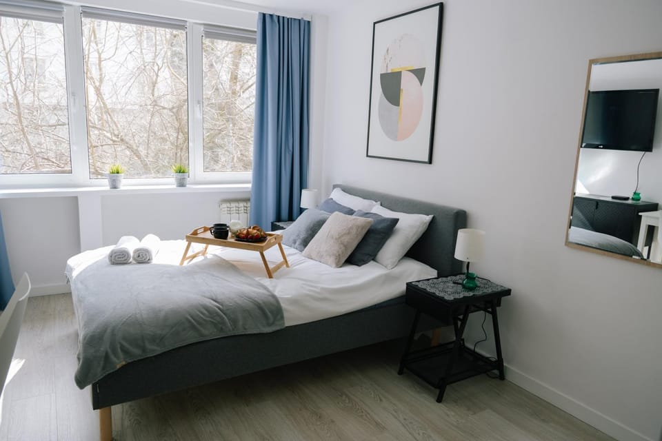 Bed, TV and multimedia, Photo of the whole room, Bedroom, towels