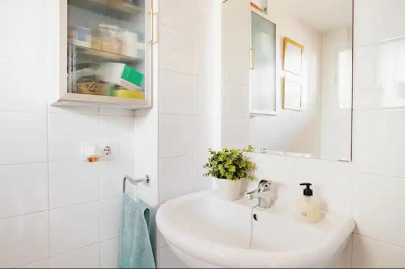 Bathroom, towels