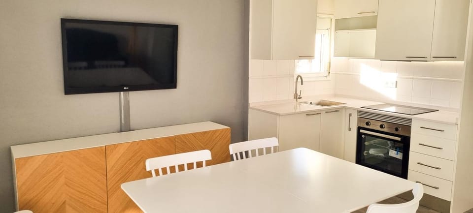 TV and multimedia, Kitchen or kitchenette, Dining area, minibar, pet friendly, stove