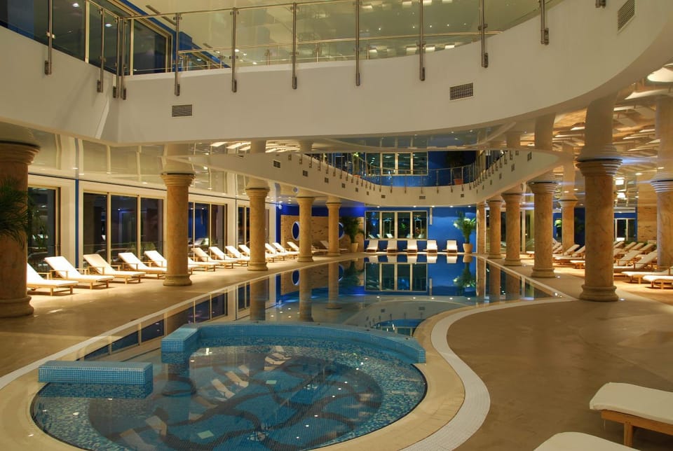 Massage, Sauna, Steam room, Spa and wellness centre/facilities, Swimming pool
