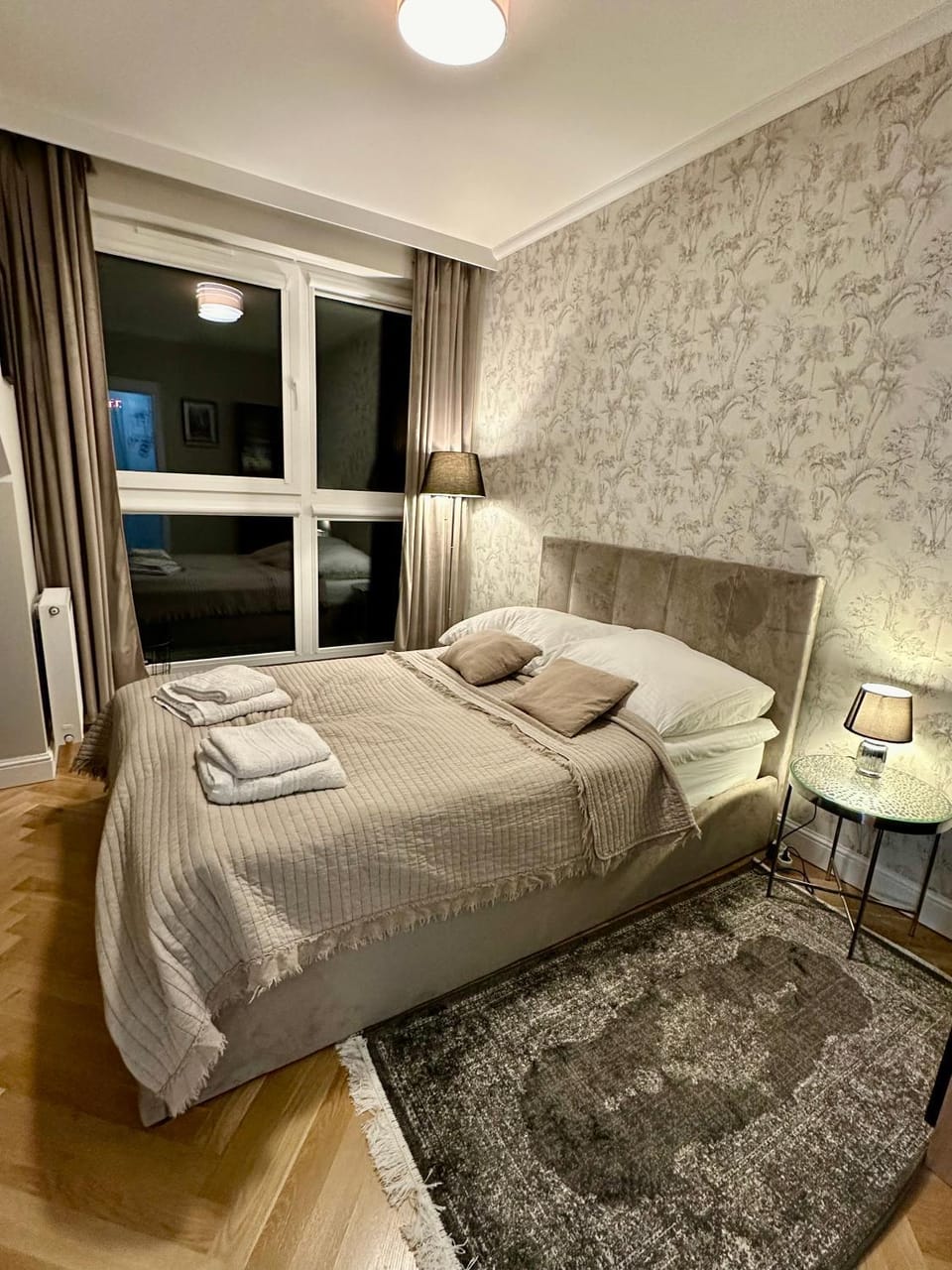 Bed, Bedroom, towels