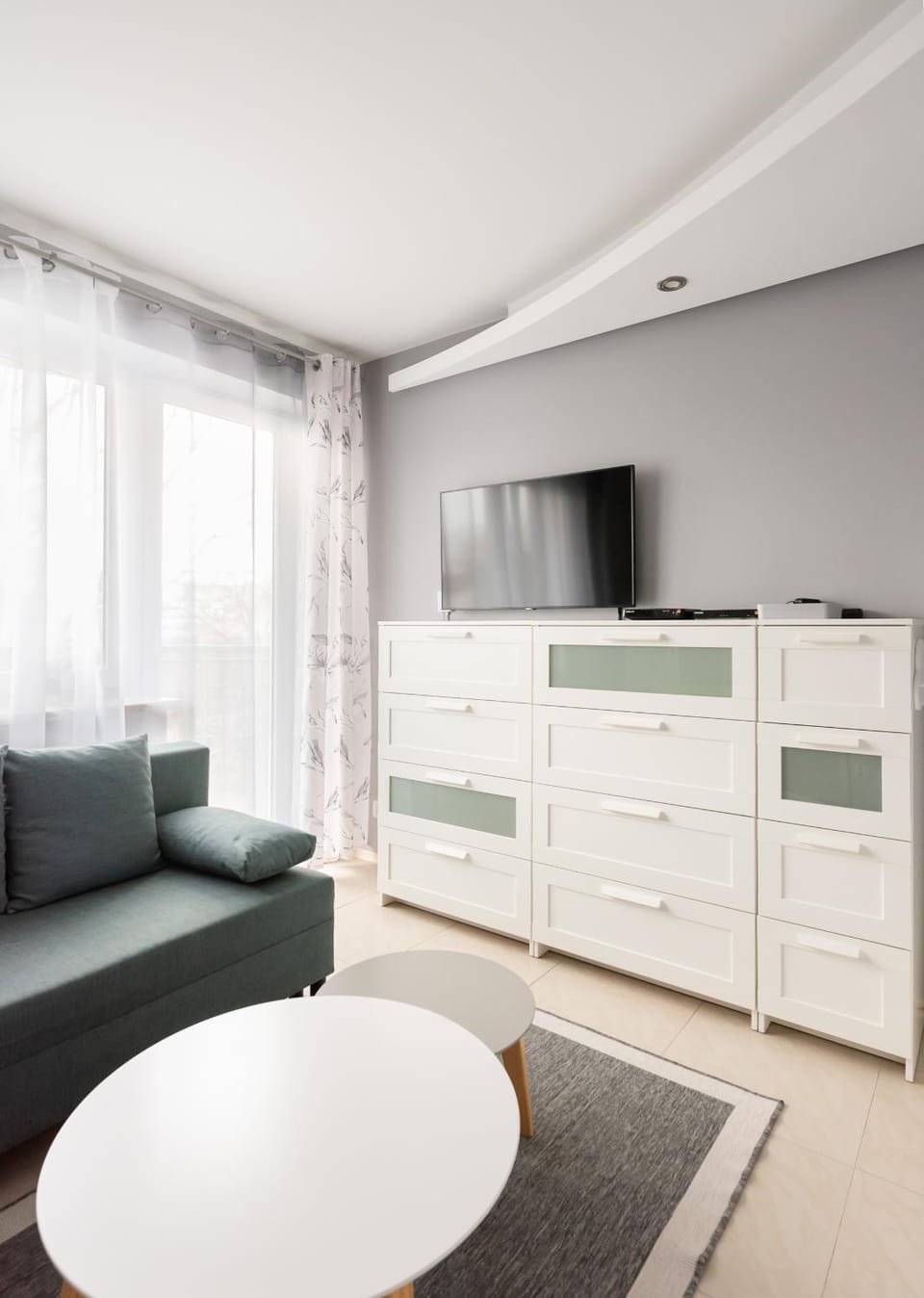 TV and multimedia, Living room, Seating area, Evening entertainment
