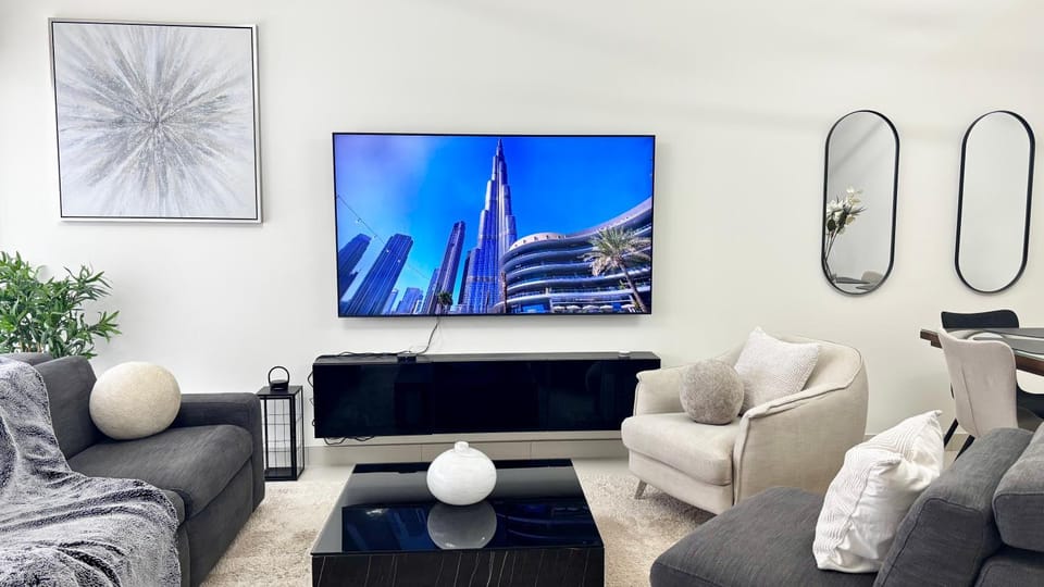 Communal lounge/ TV room, TV and multimedia, Living room, Seating area, Evening entertainment